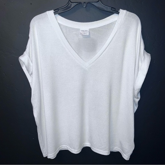 Mod Ref Shirt Women's color:White Size : M minimalist,casual vacation vibes - Picture 3 of 9